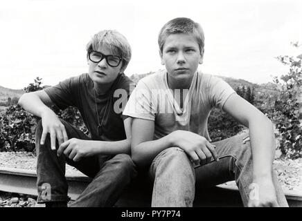 Original Film Titel: STAND BY ME. Englischer Titel: STAND BY ME. Jahr: 1986. Regie: Rob Reiner. Stars: RIVER PHOENIX, Corey Feldman. Quelle: Columbia Pictures/Album Stockfoto