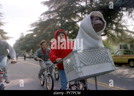 Original Film Titel: E.T. DER AUSSERIRDISCHEN. Englischer Titel: E.T. DER AUSSERIRDISCHEN. Jahr: 1982. Regie: Steven Spielberg. Stars: HENRY THOMAS. Quelle: UNIVERSAL PICTURES/McBROOM, Bruce/Album Stockfoto