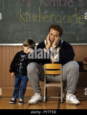 Original Film Titel: KINDERGARTEN COP. Englischer Titel: KINDERGARTEN COP. Jahr: 1990. Regie: Ivan Reitman. Stars: ARNOLD SCHWARZENEGGER. Quelle: UNIVERSAL PICTURES/Album Stockfoto