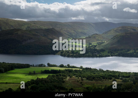 Gowbarrow Vista über Ullswater zu östlichen Ufer, Lake District, Cumbria, England, Großbritannien Stockfoto