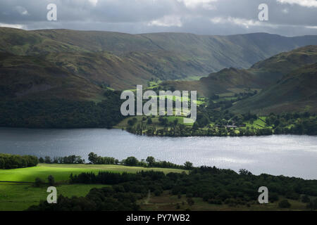 Gowbarrow Vista über Ullswater zu östlichen Ufer, Lake District, Cumbria, England, Großbritannien Stockfoto