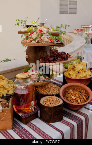 Köstliche Hochzeit Tisch mit Snacks Stockfoto