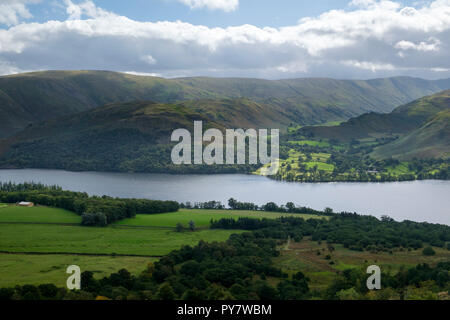 Gowbarrow Vista über Ullswater zu östlichen Ufer, Lake District, Cumbria, England, Großbritannien Stockfoto