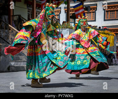 Cham-Tanz von Mönchen im Ladakh Jo Khang Temple, Leh, Ladakh, Indien Stockfoto