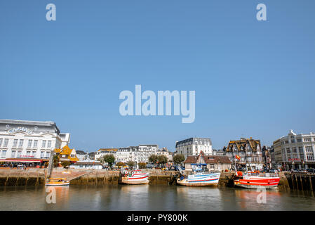 TROUVILLE, Frankreich - September 06, 2017: Landschaft Blick auf den Riverside von Marina Village, berühmte französische Resort in der Normandie Stockfoto