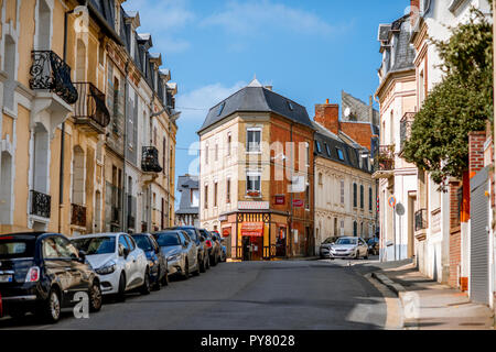 TROUVILLE, Frankreich - September 06, 2017: Street View mit schönen Gebäuden in Trouville, berühmte französische Stadt in der Normandie Stockfoto