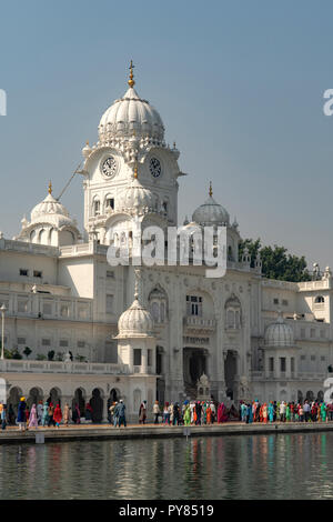 Clocktower Gate bei Harmandir Sahib, Amritsar, Punjab, Indien Stockfoto