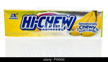 Winneconne, WI - 14. Oktober 2018: ein Paket von morinaga Hi-chew Banane flavoed aus Japan auf einem isolierten Hintergrund. Stockfoto