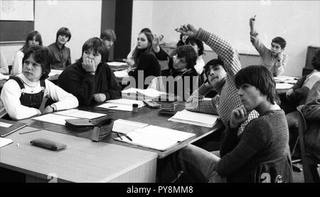 Unterricht an einer Grundschule in Hagen am 09.10.1980. Mehr als 50 Prozent der Schüler einen Migrationshintergrund haben. | Verwendung weltweit Stockfoto