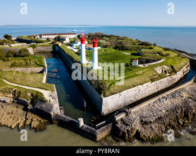 Luftaufnahme der "Ile d'Aix" Insel (vor den Küsten von Frankreich). Die zwei Leuchttürme Stockfoto