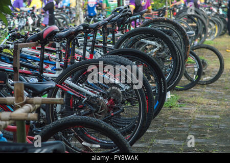 Chiang Rai, Thailand - 14. Oktober 2018: mehr als 2 Tausend von Radfahrern in der "Fahrrad für Chiangrai Spiele". Der Teil der Fahrrad. Stockfoto