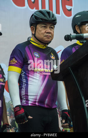 Chiang Rai, Thailand - 14. Oktober 2018: Das "Fahrrad für Chiangrai Spiele", der Gouverneur der Provinz Chiang Rai Prajon Prachsakul spricht mit Medien. Stockfoto