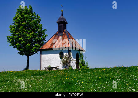 Kapelle in Leibersberg (Gemeinde Riegsee) im Oberland, Landkreis Garmisch-Partenkirchen, Oberbayern, Bayern, Deutschland Stockfoto