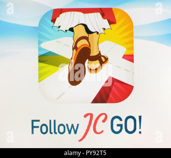 Vatikan gibt die Smartphone App' Folgen JC GEHEN!" (Jesus Christus), die fast an das Modell Pokémon Gehen identisch. Anstelle von Monster, Heiligen sind jetzt gesucht und im Vatikan Spiel erwischt. Das Spiel ist derzeit nur verfügbar in Spanisch, andere Sprachversionen werden in Kürze veröffentlicht. Foto zeigt die Login Seite des 'Folgen JC GO!' auf einem Smartphone. Stockfoto