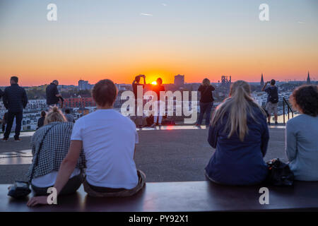 Der Phoenix See in Dortmund Bezirk Hšrde, ein künstlicher See auf dem ehemaligen Stahlwerk Phoenix-East, Wohnanlage, Erholungsgebiet, ga Stockfoto