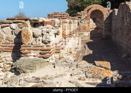 NESSEBAR, Bulgarien - 12. AUGUST 2018: die Ruinen der alten Kirche der Heiligen Mutter Eleusa in der Stadt Nessebar, Region Burgas, Bulgarien Stockfoto