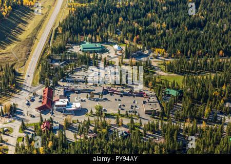 Luftaufnahme des Weilers Bragg Creek, Alberta. Stockfoto