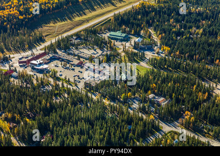 Luftaufnahme des Weilers Bragg Creek, Alberta. Stockfoto