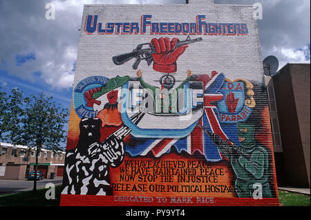 UFF, Ulster Freedom Fighters, loyalistische Wandmalereien während der Troubles, Nordirland, Belfast, 1997 Stockfoto