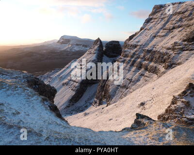 Sonnenaufgang über dem Quiaring, Isle of Skye Stockfoto