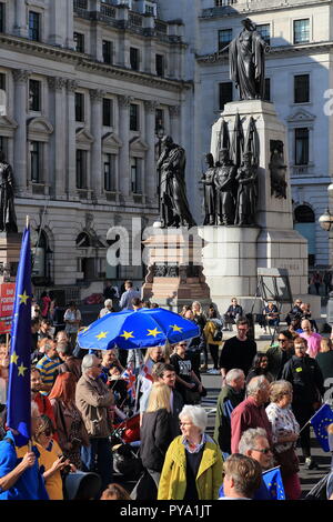 London, Großbritannien - 20, Oktober 2018: Demonstranten auf die Volksabstimmung März durch das Zentrum von London. Stockfoto