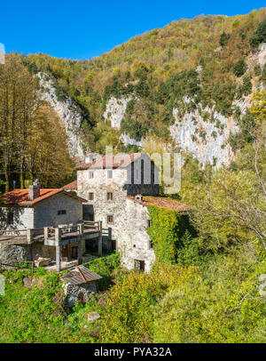 Ein idyllisches Landhaus in der Garfagnana, in der Nähe von Castelnuovo. Provinz Lucca, Toskana. Stockfoto