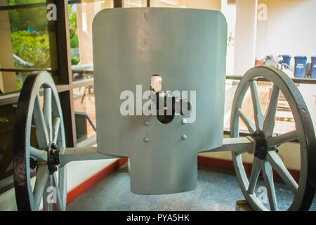 Alte französische 20mm anti-aircraft Gun im öffentlichen Museum. Er diente im Zweiten Weltkrieg mit Kräften Französische, Japanische und andere Nationen. Stockfoto