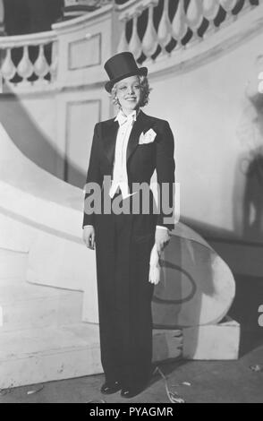 Frauen in der Mens Fashion in den 1930er Jahren. Schwedische Schauspielerin AnnaLisa Ericson, 1913-2011. Bilder im Stadium Kostüm bei Stora Teatern in Göteborg 1935 Stockfoto