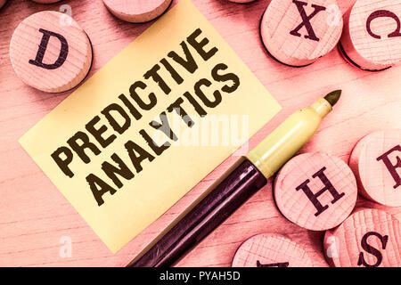 Handschrift Text schreiben Predictive Analytics. Begriff Sinne optimieren Sammlung erreichen CRMIdentify Kunden. Stockfoto