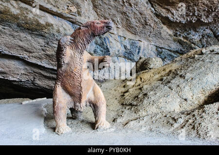 Grosse Höhle Cueva del Milodon Naturdenkmal, Puerto Natales, Ultima Esperanza Provinz Patagonien, Chile. Prähistorische Stockfoto