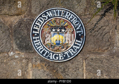 Leeds waterfront Heritage Trail Plakette in Kirkstall Stockfoto