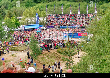 Fort William, Schottland, Vereinigtes Königreich - 2010/06/06: Finish Line in UCI World Cup MTB Downhill in der Nähe von Fort William Stockfoto