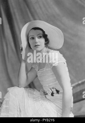 Schwedische Schauspielerin Margit Rosengren. 1901-1952. Bild trägt sie ein weißes Kleid und Hut. Schweden 1938 Stockfoto