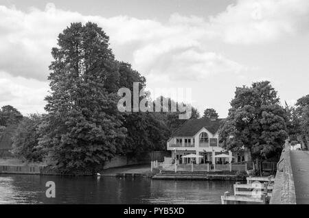 Köstner, Berkshire. Vereinigtes Königreich. Allgemeine Ansichten, Cookham High Street, John Lewis Heritage Center und Odney Club. Fähre Hotel River Thames. Donnerstag Stockfoto