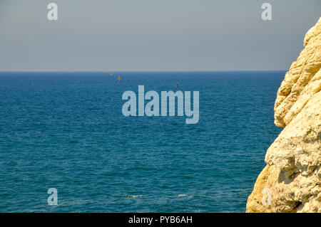 Israel. Rosh Hanikra Die weißen Felsen ist ein kreidefelsen am Strand von Upper-Galilee an der Grenze zwischen Israel und Libanon, gemeißelt in labyr Stockfoto