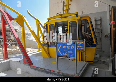 Israel, Rosh Hanikra, (lit Leiter der Grotten) an der Küste des Mittelmeeres gelegen, im westlichen Galiläa in der Nähe der Grenze zum Libanon. Th Stockfoto