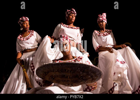 Sega Tänzern zu einem Schwur Tipik Leistung während der 2013 Nationale Festival Kreol auf Mauritius. Stockfoto