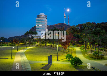 Nacht Ausblick auf Namsan Seoul Tower in Seoul, Korea Stockfoto