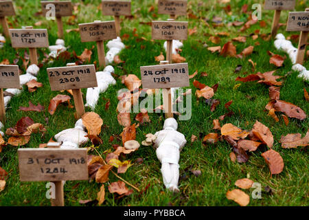 Eine temporäre Kunst Installation zu Thiepval. "Leben", die der Künstler Rob gehört - Kennzeichnung, die Zahl der Verkehrstoten auf jeden Tag des Ersten Weltkrieges. Stockfoto