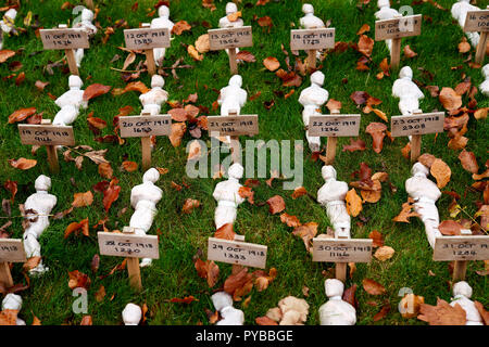 Eine temporäre Kunst Installation zu Thiepval. "Leben", die der Künstler Rob gehört - Kennzeichnung, die Zahl der Verkehrstoten auf jeden Tag des Ersten Weltkrieges. Stockfoto