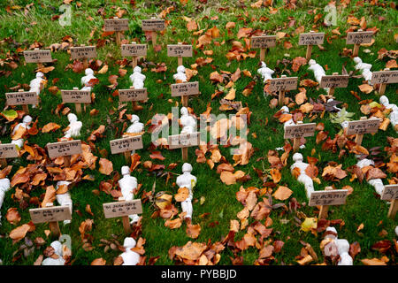 Eine temporäre Kunst Installation zu Thiepval. "Leben", die der Künstler Rob gehört - Kennzeichnung, die Zahl der Verkehrstoten auf jeden Tag des Ersten Weltkrieges. Stockfoto