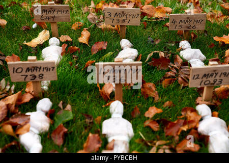 Eine temporäre Kunst Installation zu Thiepval. "Leben", die der Künstler Rob gehört - Kennzeichnung, die Zahl der Verkehrstoten auf jeden Tag des Ersten Weltkrieges. Stockfoto