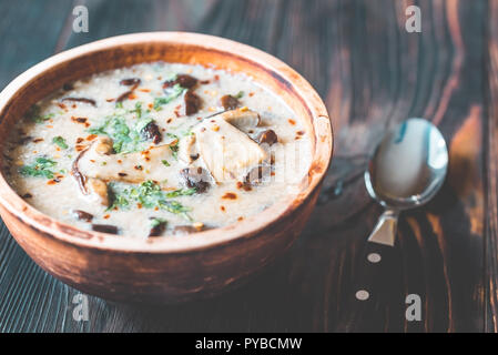 Teil der cremige Suppe mit Porcini-pilzen Stockfoto