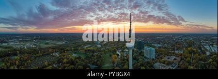 Firo: 16.10.2018, Fernsehturm Florian Dortmund, Signal Iduna Park, Westfalenpark, Sonnenuntergang, Einleger, Funktion, Allgemein, Drone, Luftaufnahme, Panorama, | Verwendung weltweit Stockfoto