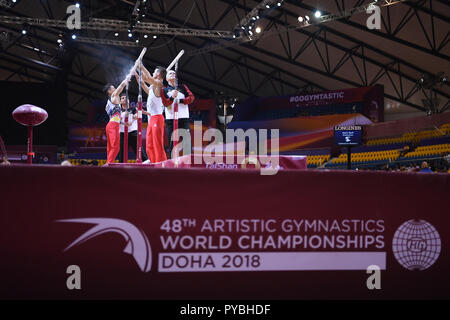 Doha, Katar. 26 Okt, 2018. Team Deutschland Gymnastik an der Bar. GES/Turnen/Gymnastik Weltmeisterschaften in Doha, Qualifizierung, 26.10.2018 - GES/Turnen/Gymnastik Weltmeisterschaften, Doha/Katar: 26.10.2018 - | Verwendung der weltweiten Kredit: dpa/Alamy leben Nachrichten Stockfoto