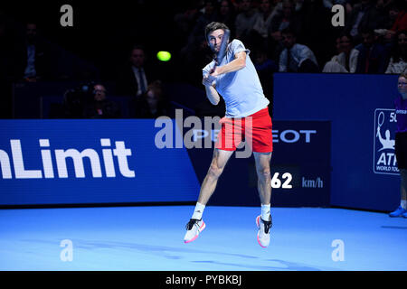 St. Jakobshalle, Basel, Schweiz. 26 Okt, 2018. ATP World Tour, Schweizer Hallenbad Tennis; Gilles Simon (FRA) in Aktion gegen Roger Federer (SUI) im Viertelfinale Credit: Aktion plus Sport/Alamy leben Nachrichten Stockfoto