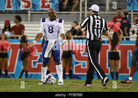 Boca Raton, Florida, USA. 26 Okt, 2018. J'Mar Smith #8 der Louisiana Tech in Aktion während der NCAA Football Spiel zwischen der Florida Atlantic Eulen und Louisiana Tech Bulldoggen in Boca Raton, Florida. Die Bulldoggen besiegten die Eulen 21-13. Credit: Csm/Alamy leben Nachrichten Stockfoto