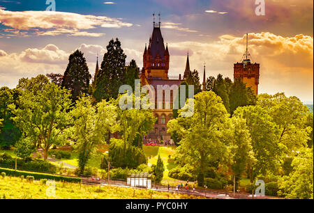 Schloss Drachenburg ist ein Palast, der in Königswinter am Rhein in der Nähe der Stadt Bonn in Deutschland Stockfoto