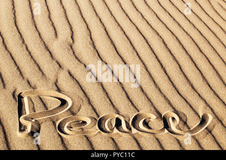 Frieden in der RIPPLED Sand im Great Sand Dunes National Park, Colorado geschrieben Stockfoto