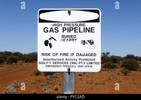 Begraben Gas Pipeline Warnschild im australischen Outback, Murchison, Western Australia | Verwendung weltweit Stockfoto